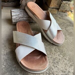UGG Kari Women's Silver & White Leather Crisscross Slide Mules Sz-7.5. X